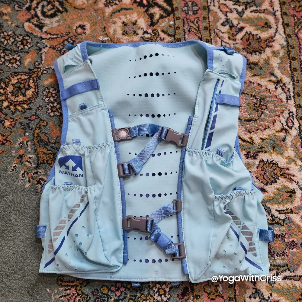 Nathan VaporHowe women's hydration vest size XXS cockatoo blue 12 liter capacity